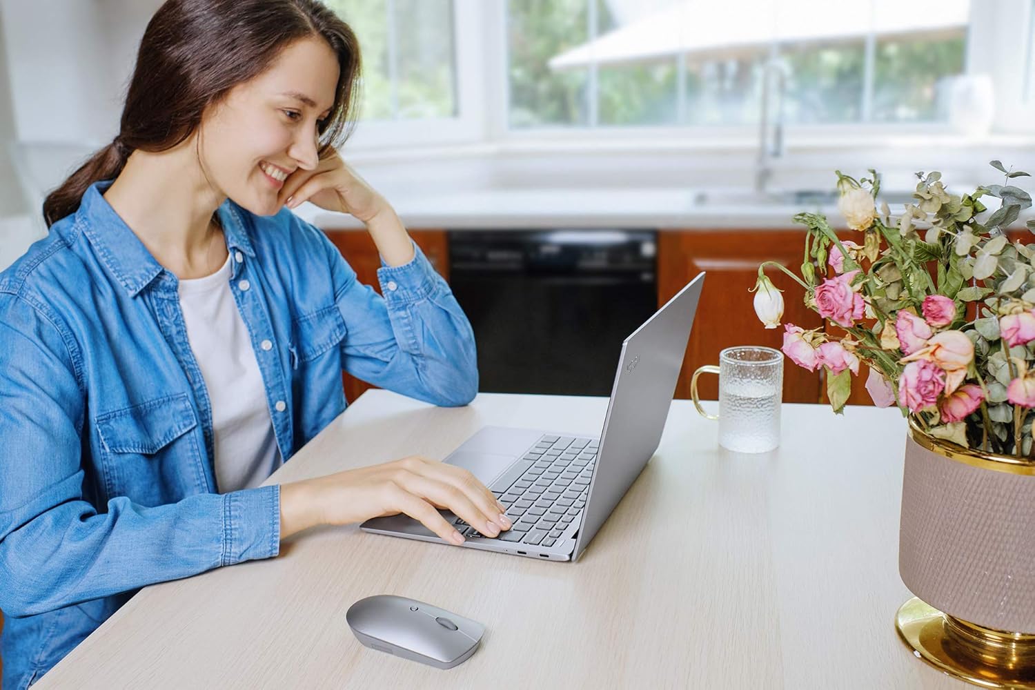 Lenovo 600 Bluetooth 5.0 Silent Mouse: Compact, Portable, Dongle-Free Multi-Device connectivity with Microsoft Swift Pair | 3-Level Adjustable DPI up to 2400 | Battery Life: up to 1 yr