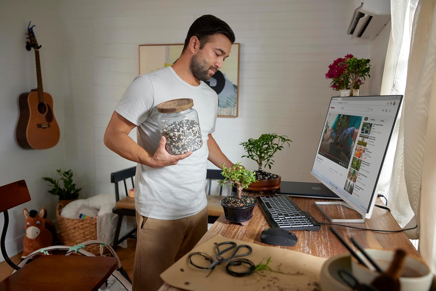 HP Series 5 27 inch FHD Monitor with Speakers - 527sa,27inch(68.6 cm),FHD(1920 x 1080),300 nits,Integrated Speakers,Anti-Glare, Eye Ease,3.28kg