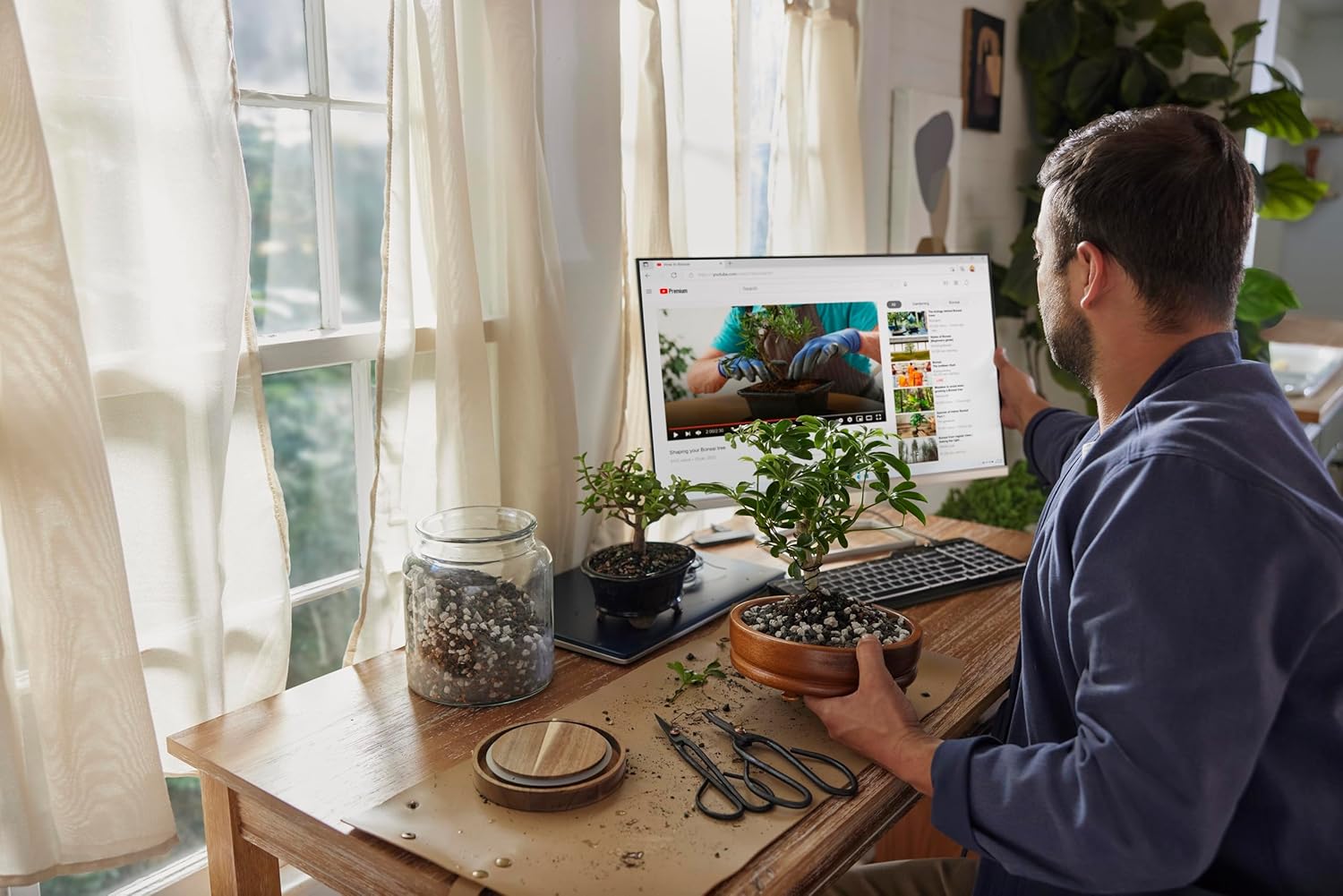 HP Series 5 27 inch FHD Monitor with Speakers - 527sa,27inch(68.6 cm),FHD(1920 x 1080),300 nits,Integrated Speakers,Anti-Glare, Eye Ease,3.28kg